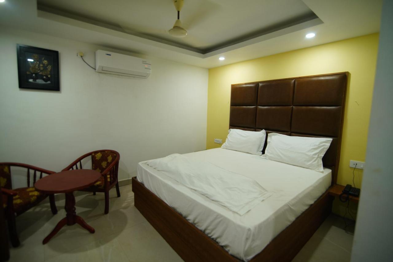 Siriki Resorts Srungavarapukota Exterior photo