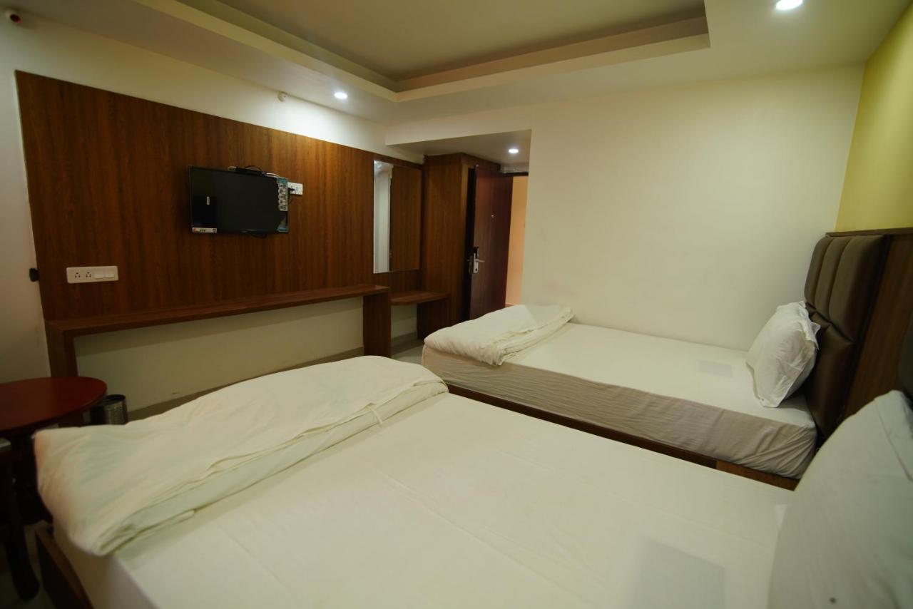 Siriki Resorts Srungavarapukota Exterior photo